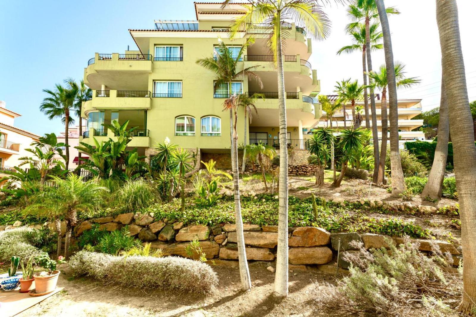Zafir With 2 Bedroom And Private Garden Málaga